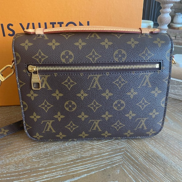 ⭐️Make An Offer!⭐️ Louis Vuitton Pochette Métis in Monogram - Picture 9 of 10